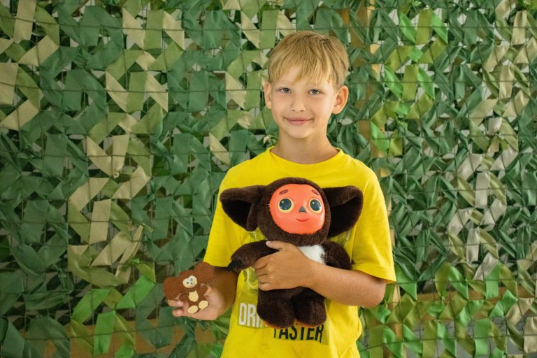 Дети сотрудников УФНС изготовили шевроны для солдат
