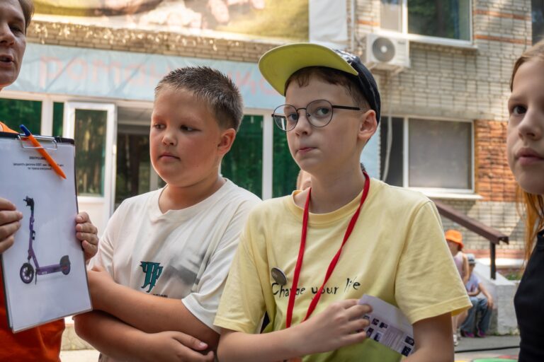 «Лаборатория безопасности» провела занятие по ПДД в лагере «Романтика»