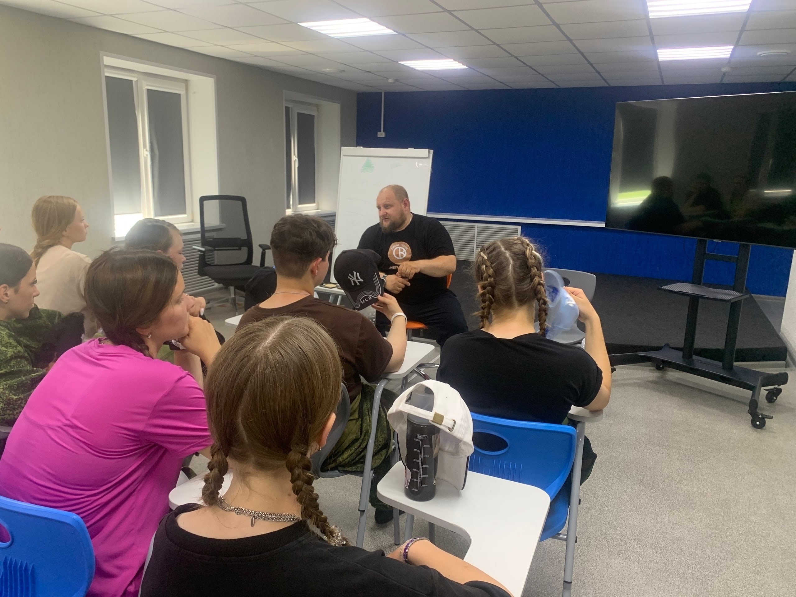 Проект «Добрая земля» провёл занятие по безопасности для участниц военно-полевых сборов в «Чумляке»
